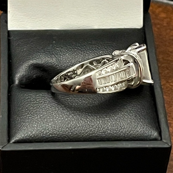 Silver Engagement Ring with Princess-Cut Diamond and Halo Design - Picture 6 of 6